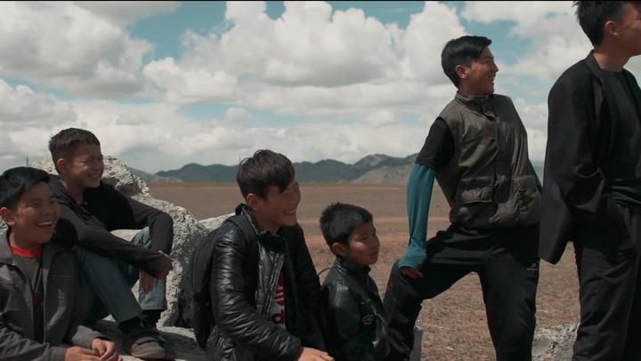 Гайхамшигт нислэг: Алтан хальс индепендент кино наадмын Шилдэг хүүрнэлт кино шагналт Л.Бат-Амгалангийн ярилцлага