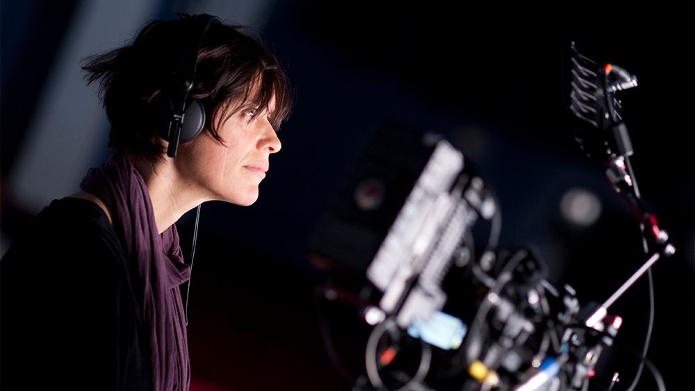 Найруулагч Клио Барнардын тухай зэгсхэн 